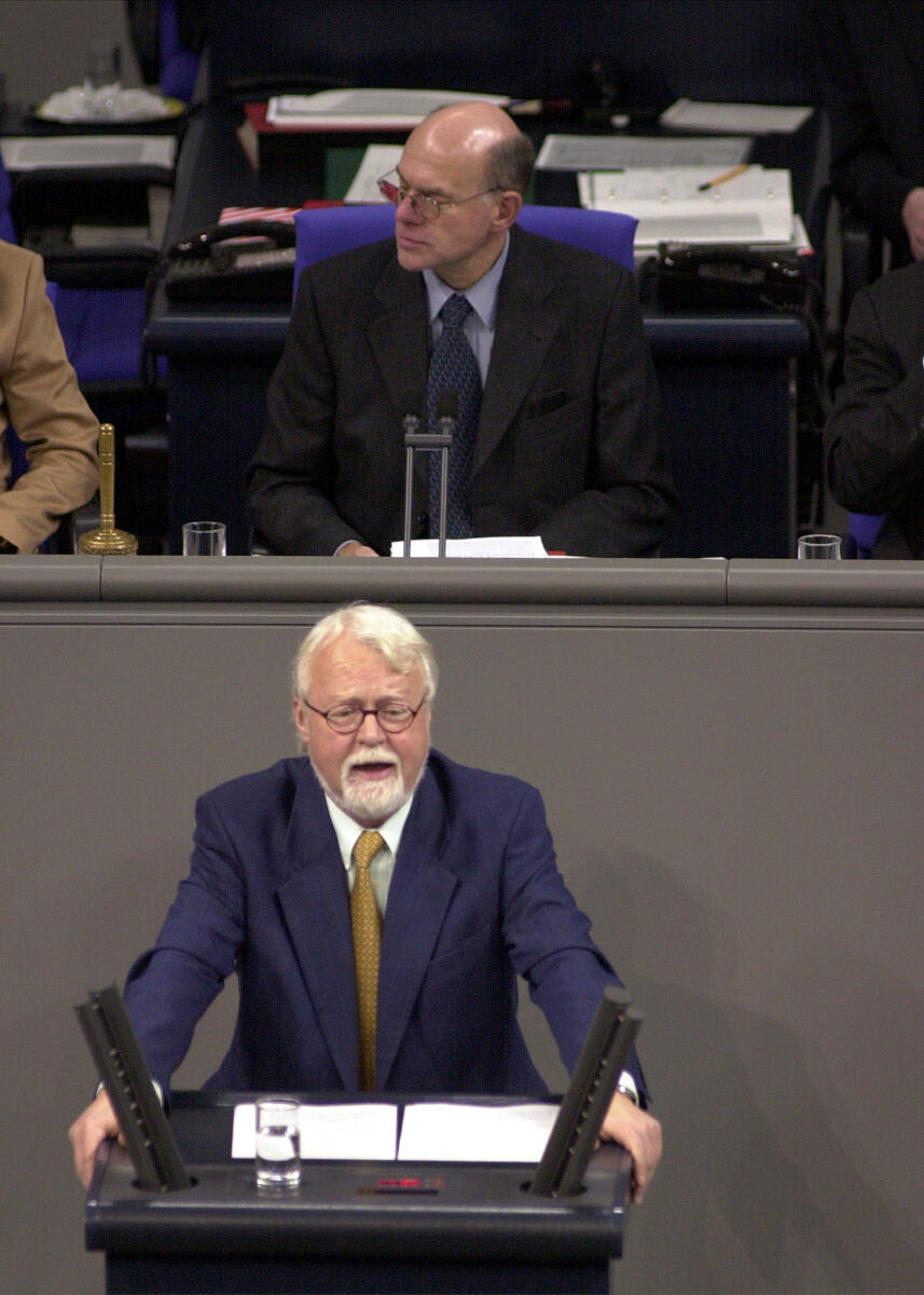 Horst Kubatschka, SPD, Bundestagsvizepräsident Dr. Norbert Lammert, CDU/CSU,; 12. Bundestagssitzung, Thema: Haushaltsgesetz 2003, Deutscher Bundestag; Rede, MdB, Rednerpult, Bundestagsabgeordneter, Plenum Kubatschka, Horst; Lammert, Norbert Horst Kubatschka, SPD, Bundestagsvizepräsident Dr. Norbert Lammert, CDU/CSU,; 12. Bundestagssitzung, Thema: Haushaltsgesetz 2003, Deutscher Bundestag; Rede, MdB, Rednerpult, Bundestagsabgeordneter, Plenum