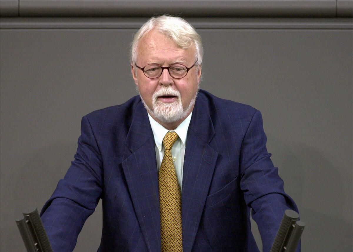 Horst Kubatschka, SPD, 12. Bundestagssitzung, Thema: Haushaltsgesetz 2003,; Deutscher Bundestag; Rede, MdB, Bundestagsabgeordneter, Plenum Kubatschka, Horst Horst Kubatschka, SPD, 12. Bundestagssitzung, Thema: Haushaltsgesetz 2003,; Deutscher Bundestag; Rede, MdB, Bundestagsabgeordneter, Plenum