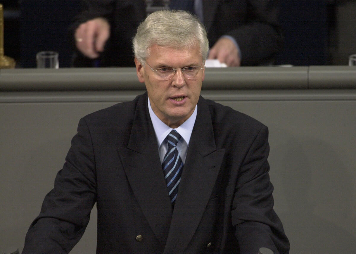 Dr. Peter Paziorek, CDU/CSU, MdB.; 12. Bundestagssitzung, Thema: Haushaltsgesetz 2003.; Deutscher Bundestag; Rede, MdB, Bundestagsabgeordneter, Plenum Paziorek, Peter Dr. Peter Paziorek, CDU/CSU, MdB.; 12. Bundestagssitzung, Thema: Haushaltsgesetz 2003.; Deutscher Bundestag; Rede, MdB, Bundestagsabgeordneter, Plenum