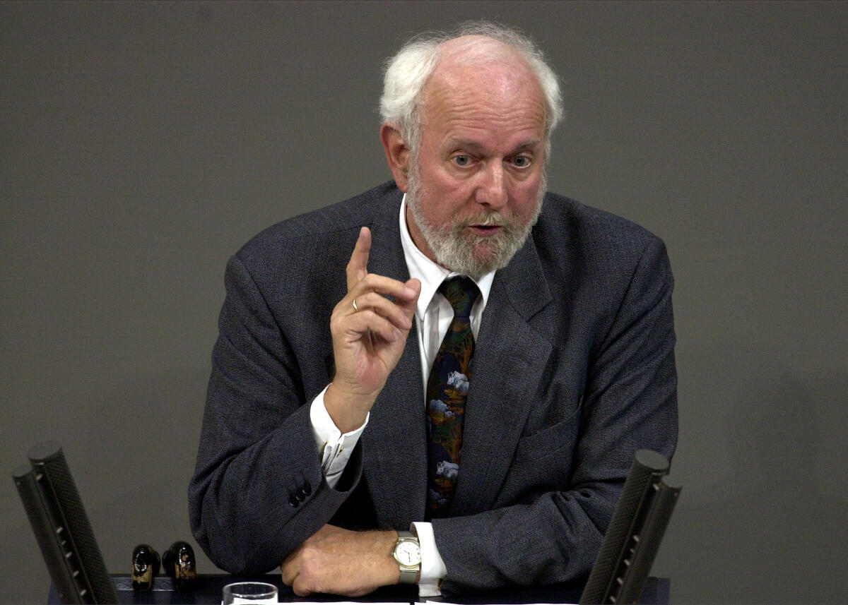 Dr. Ernst Ulrich von Weizsäcker, SPD, 12. Bundestagssitzung, Thema: Haushaltsgesetz 2003, Deutscher Bundestag; Rede, MdB, Bundestagsabgeordneter, Plenum Weizsäcker, Ernst Ulrich von Dr. Ernst Ulrich von Weizsäcker, SPD, 12. Bundestagssitzung, Thema: Haushaltsgesetz 2003, Deutscher Bundestag; Rede, MdB, Bundestagsabgeordneter, Plenum