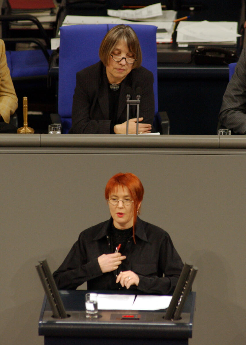 Gabriele Hiller-Ohm, SPD, MdB, Vorsitz: Bundestagsvizepräsidentin Dr. Antje Vollmer, Bündnis 90/Die Grünen; Deutscher Bundestag, Bundestagsabgeordnete, Plenum, Rede Hiller-Ohm, Gabriele; Vollmer, Antje Gabriele Hiller-Ohm, SPD, MdB, Vorsitz: Bundestagsvizepräsidentin Dr. Antje Vollmer, Bündnis 90/Die Grünen; Deutscher Bundestag, Bundestagsabgeordnete, Plenum, Rede