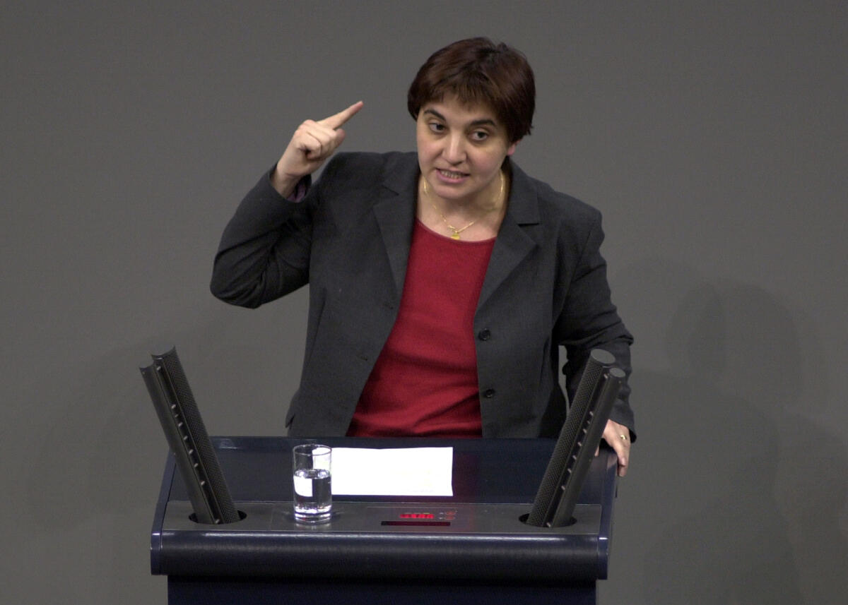 Rede Ekin Deligöz, Bündnis90/Die Grünen, 12. Sitzung des Deutschen Bundestag Deligöz, Ekin Rede Ekin Deligöz, Bündnis90/Die Grünen, 12. Sitzung des Deutschen Bundestag