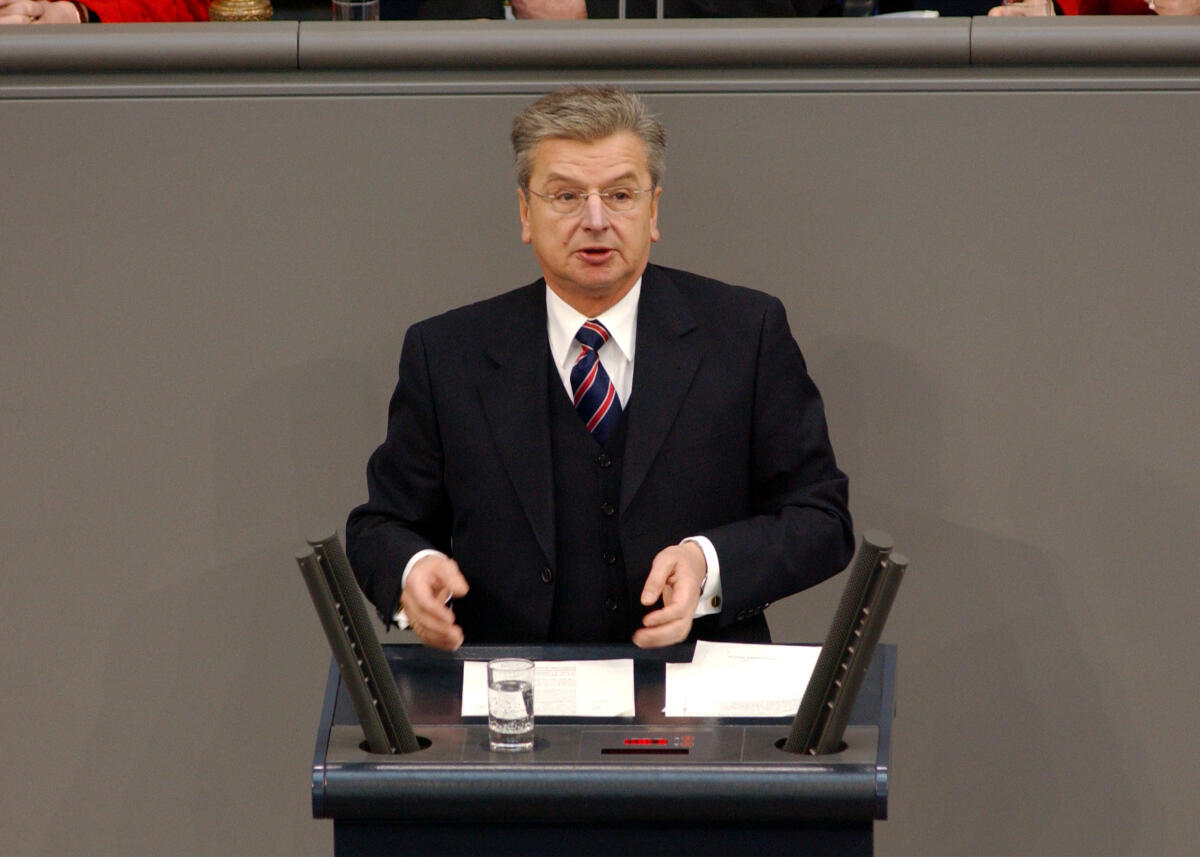 Poß, Joachim Joachim Poß, SPD, MdB, Rede im Deutschen Bundestag.; Deutscher Bundestag, Bundestagsabgeordneter, Plenum, Rednerpult, Rede