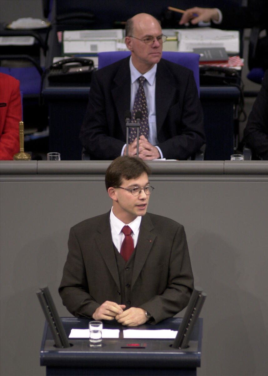 Florian Pronold, SPD, MdB, erste Rede im Deutschen Bundestag.; Bundestagsvizepräsident Dr. Norbert Lammert, CDU/CSU.; Deutscher Bundestag, Bundestagsabgeordneter, Plenum, Rednerpult Pronold, Florian; Lammert, Norbert Florian Pronold, SPD, MdB, erste Rede im Deutschen Bundestag.; Bundestagsvizepräsident Dr. Norbert Lammert, CDU/CSU.; Deutscher Bundestag, Bundestagsabgeordneter, Plenum, Rednerpult