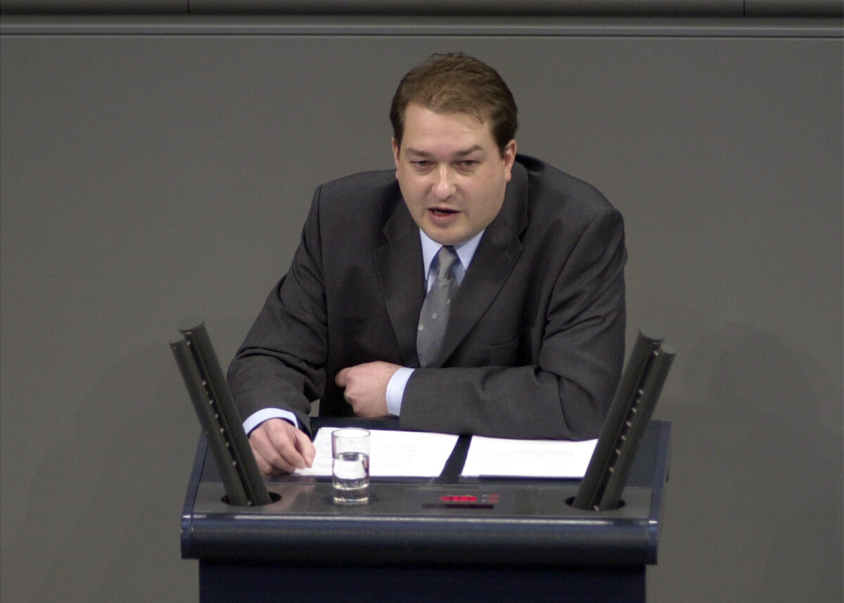 Rede, Alexander Dobrindt, CDU/CSU, MdB, während der 22. Bundestagssitzung, TOP 3, Thema: Mittelstandsoffensive.; Rednerpult Dobrindt, Alexander Rede, Alexander Dobrindt, CDU/CSU, MdB, während der 22. Bundestagssitzung, TOP 3, Thema: Mittelstandsoffensive.; Rednerpult