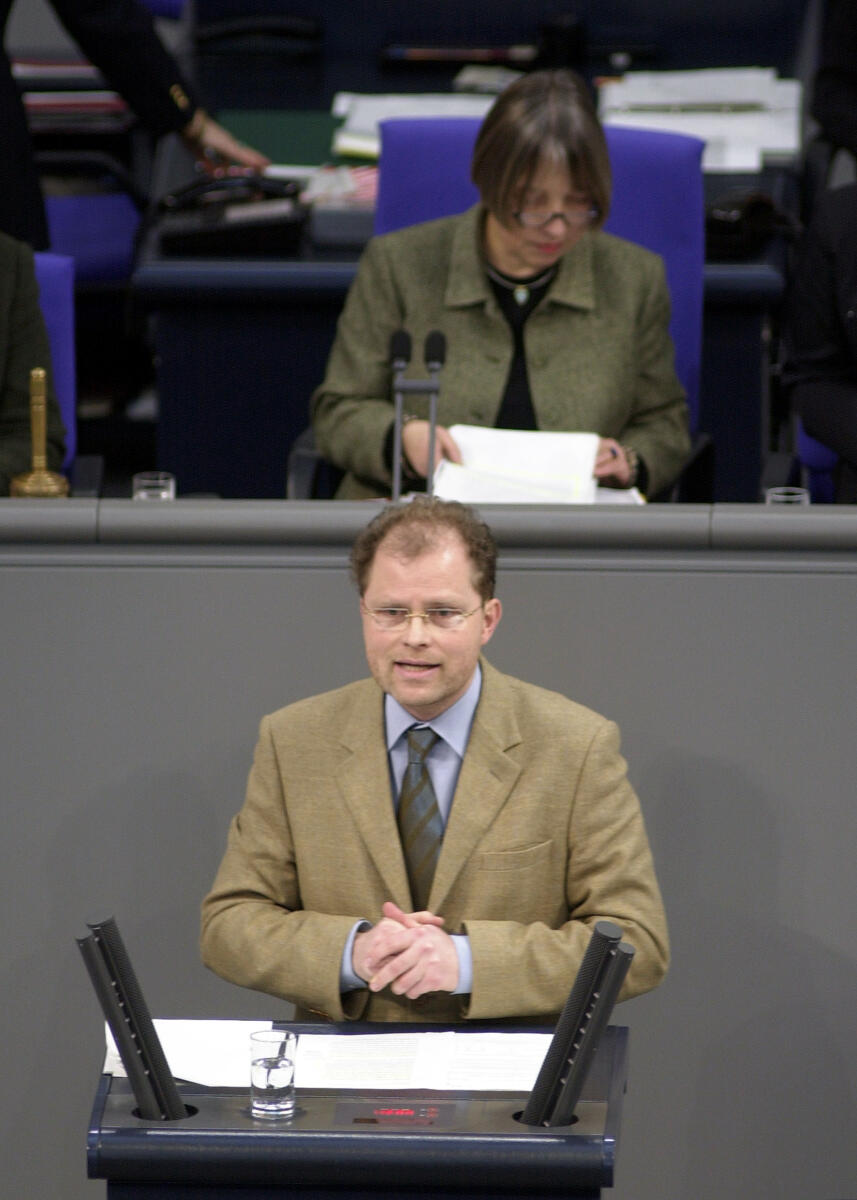 Christian Lange, SPD, MdB, Bundestagsvizepräsidentin Dr. Antje Vollmer, Bündnis90/Die Grünen, 22. Bundestagssitzung, TOP 3, Mittelstandsoffensive; Deutscher Bundestag, Bundestagsabgeordneter, Plenum, Rednerpult, Rede Lange, Christian; Vollmer, Antje Christian Lange, SPD, MdB, Bundestagsvizepräsidentin Dr. Antje Vollmer, Bündnis90/Die Grünen, 22. Bundestagssitzung, TOP 3, Mittelstandsoffensive; Deutscher Bundestag, Bundestagsabgeordneter, Plenum, Rednerpult, Rede