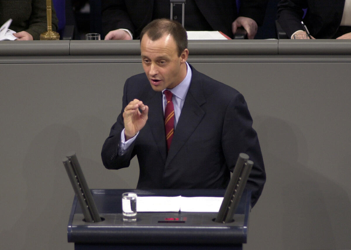 Merz, Friedrich Friedrich Merz, CDU/CSU, MdB, Rede im Deutschen Bundestag, 22. Bundestagssitzung,  TOP 3, Mittelstandsoffensive.; Deutscher Bundestag, Bundestagsabgeordneter, Plenum,  Rednerpult, Rede