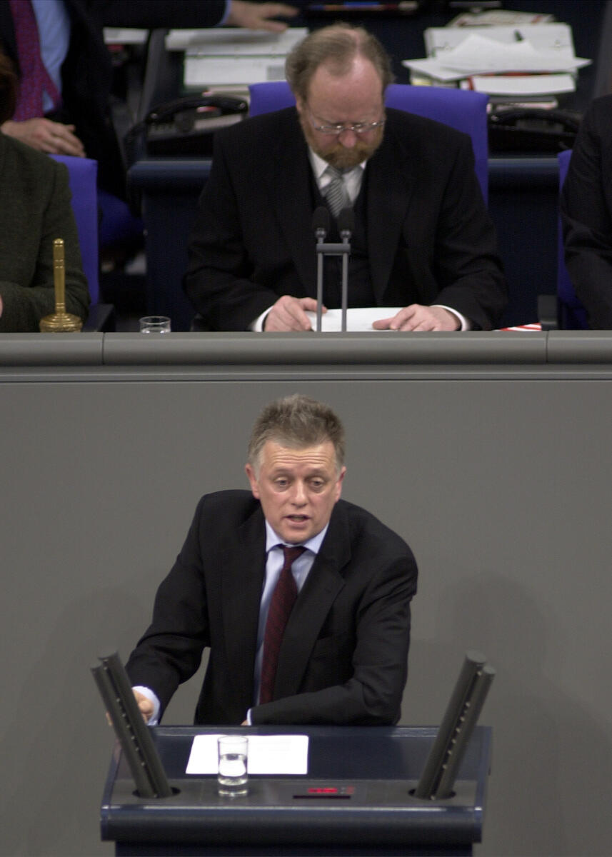 Fritz Kuhn, Bündnis90/Die Grünen, Bundestagspräsident Wolfgang Thierse, SPD, 22. Bundestagssitzung, TOP 3, Mittelstandsoffensive; Deutscher Bundestag, Bundestagsabgeordneter, Plenum, Rednerpult, Rede Kuhn, Fritz; Thierse, Wolfgang Fritz Kuhn, Bündnis90/Die Grünen, Bundestagspräsident Wolfgang Thierse, SPD, 22. Bundestagssitzung, TOP 3, Mittelstandsoffensive; Deutscher Bundestag, Bundestagsabgeordneter, Plenum, Rednerpult, Rede