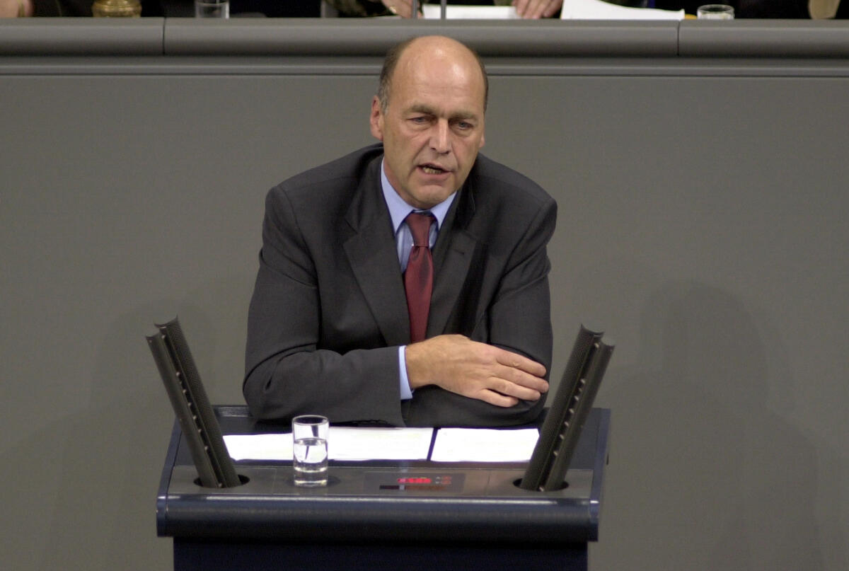 Laurenz Meyer, CDU/CSU, Erste Rede im Deutschen Bundestag, 22. Bundestagssitzung, TOP 3, Mittelstandsoffensive.; Deutscher Bundestag, Bundestagsabgeordneter, Plenum, Rednerpult Meyer, Laurenz Laurenz Meyer, CDU/CSU, Erste Rede im Deutschen Bundestag, 22. Bundestagssitzung, TOP 3, Mittelstandsoffensive.; Deutscher Bundestag, Bundestagsabgeordneter, Plenum, Rednerpult