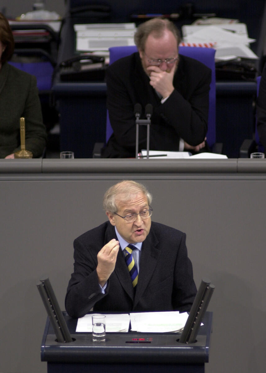 Rainer Brüderle. FDP, Bundestagspräsident Wolfgang Thierse, SPD, 22. Bundestagssitzung, TOP 3, Mittelstandsoffensive; Deutscher Bundestag, Bundestagsabgeordneter, Plenum, Rednerpult, Rede Brüderle, Rainer; Thierse, Wolfgang Rainer Brüderle. FDP, Bundestagspräsident Wolfgang Thierse, SPD, 22. Bundestagssitzung, TOP 3, Mittelstandsoffensive; Deutscher Bundestag, Bundestagsabgeordneter, Plenum, Rednerpult, Rede