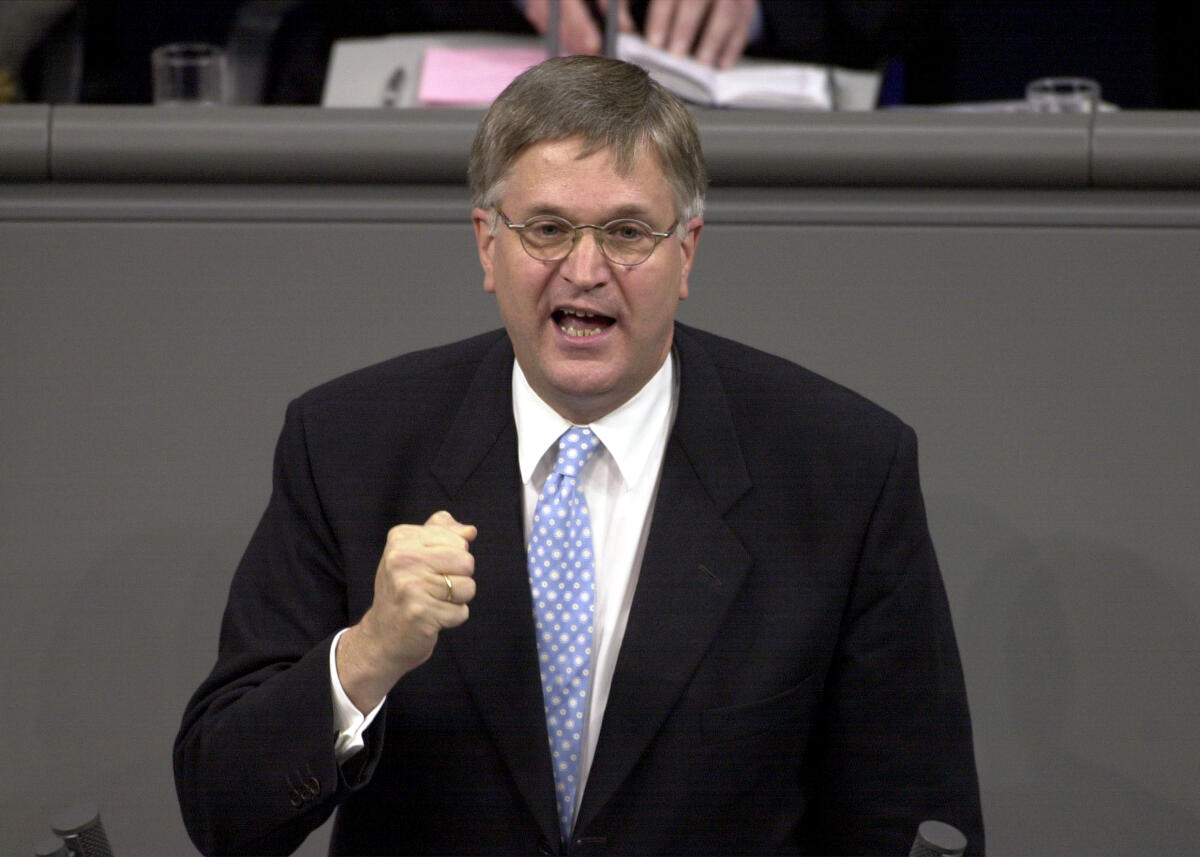 Peter Hintze, CDU/CSU, MdB, Rede im Deutschen Bundestag, 13. Bundestagssitzung.; Rednerpult, Plenum, Bundestagsabgeordneter, Abgeordneter Hintze, Peter Peter Hintze, CDU/CSU, MdB, Rede im Deutschen Bundestag, 13. Bundestagssitzung.; Rednerpult, Plenum, Bundestagsabgeordneter, Abgeordneter
