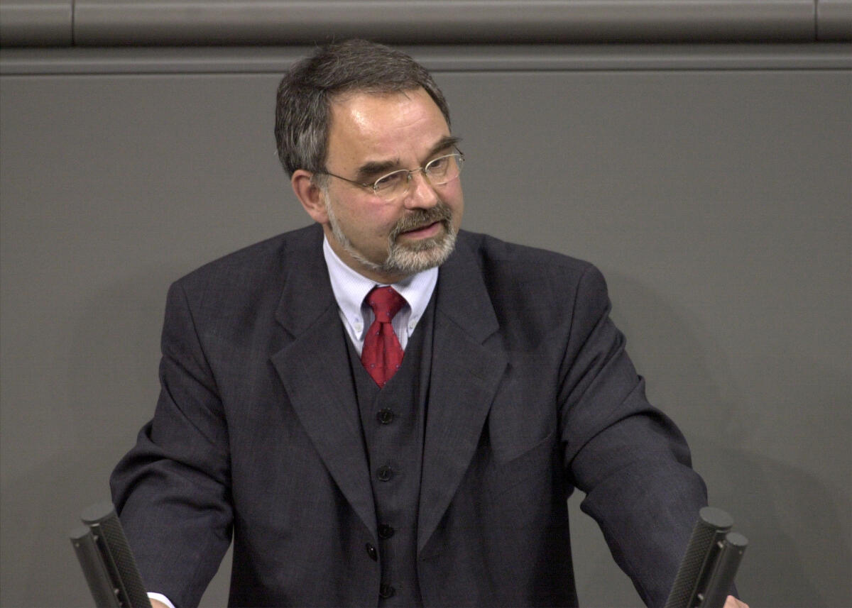 Kossendey, Thomas Thomas Kossendey, CDU/CSU, MdB, Rede im Deutschen Bundestag, 13. Bundestagssitzung.; Rednerpult, Plenum, Bundestagsabgeordneter, Abgeordneter
