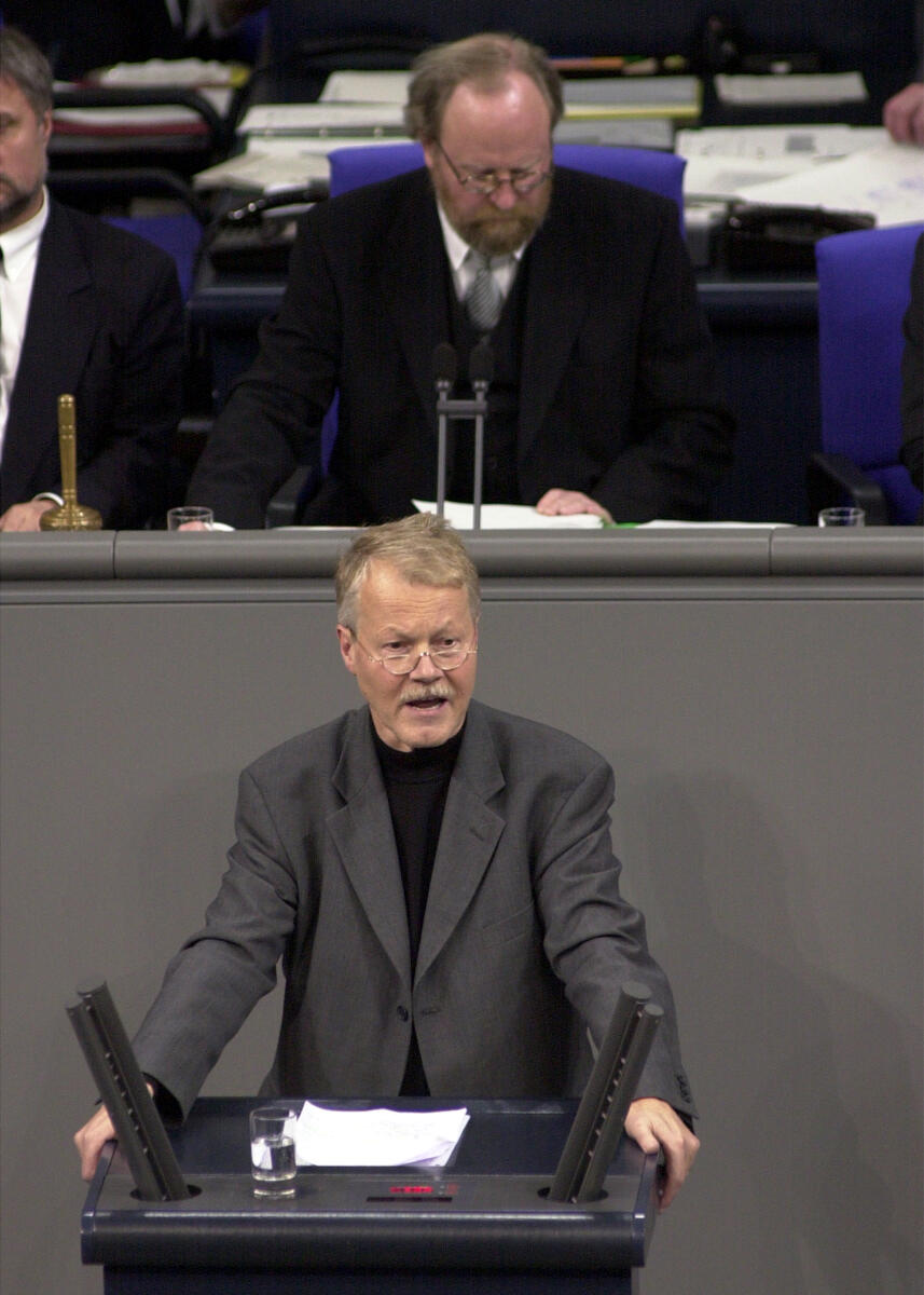 Winfried Nachtwei, Bündnis90/Die Grünen, MdB, Vorsitz: Bundestagspräsident Wolfgang Tierse, SPD, 13. Bundestagssitzung, Deutscher Bundestag; Rede, Plenum, Bundestagsabgeordneter, Abgeordneter Nachtwei, Winfried; Thierse, Wolfgang Winfried Nachtwei, Bündnis90/Die Grünen, MdB, Vorsitz: Bundestagspräsident Wolfgang Tierse, SPD, 13. Bundestagssitzung, Deutscher Bundestag; Rede, Plenum, Bundestagsabgeordneter, Abgeordneter