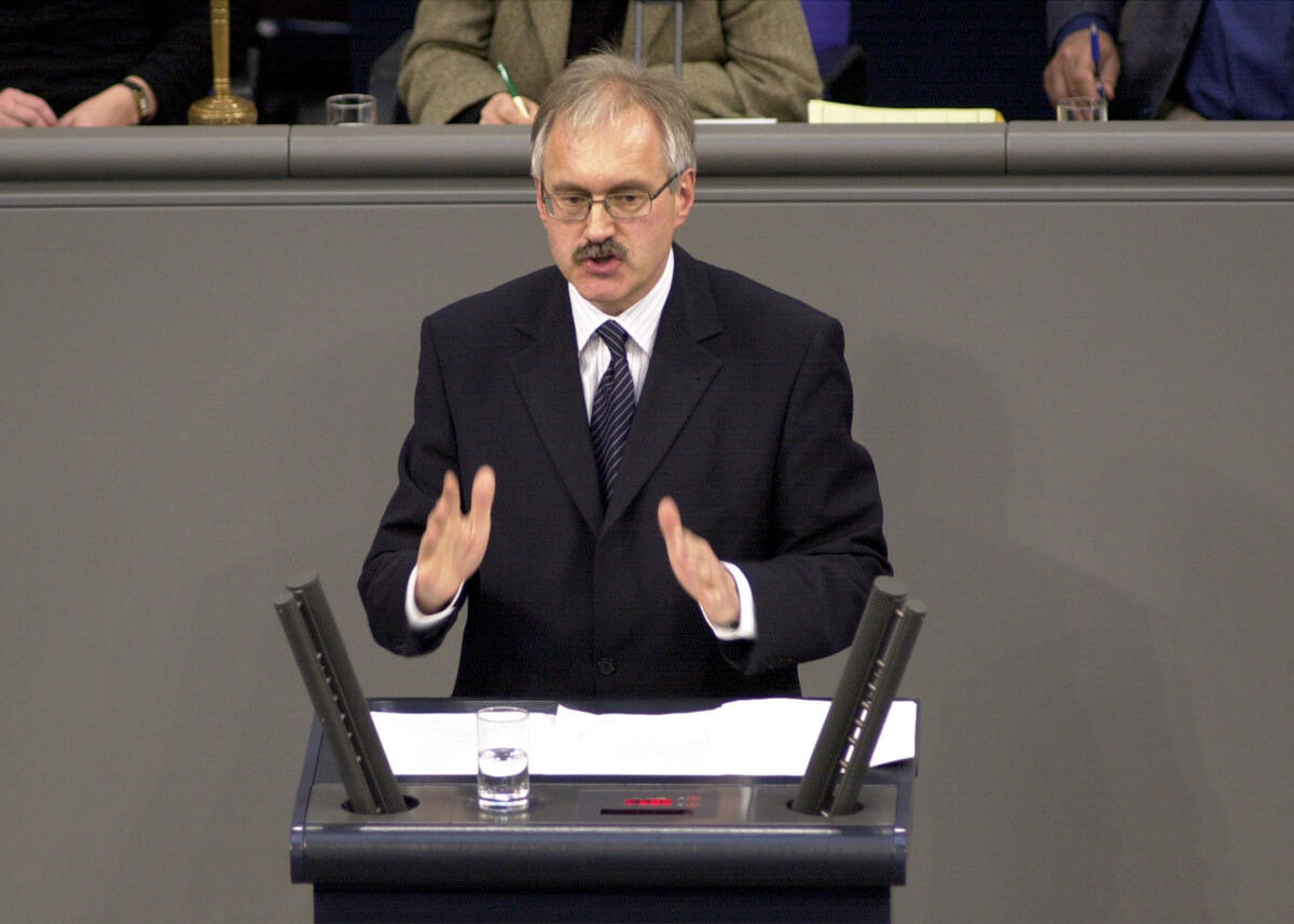 Günter Gloser, SPD, 16. Bundestagssitzung, TOP 3, Thema: Regierungserklärung, Europäischer Rat in Kopenhagen, Osterweiterung; Rede, Plenum, Abgeordneter, Bundestagsabgeordneter Gloser, Günter Günter Gloser, SPD, 16. Bundestagssitzung, TOP 3, Thema: Regierungserklärung, Europäischer Rat in Kopenhagen, Osterweiterung; Rede, Plenum, Abgeordneter, Bundestagsabgeordneter