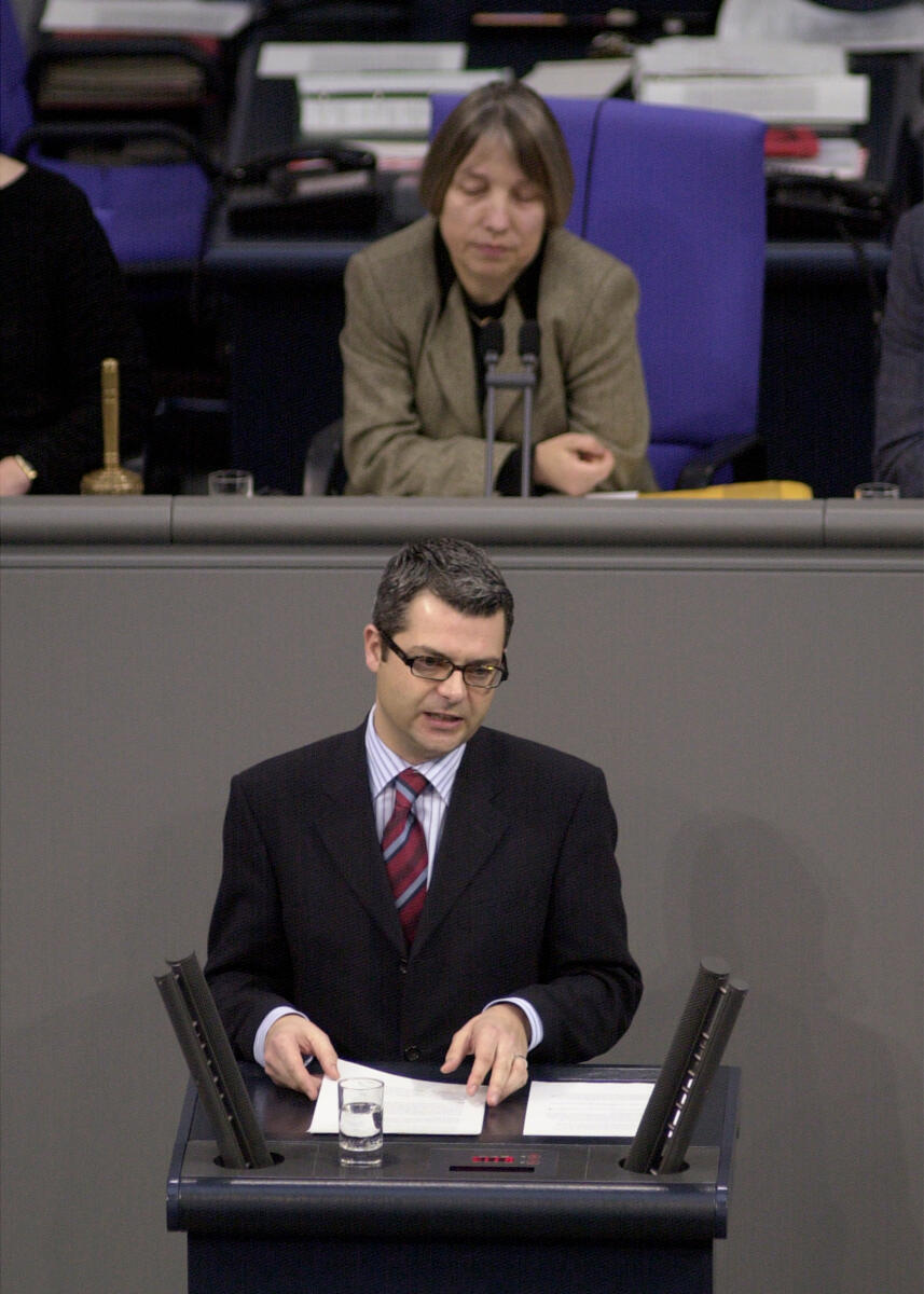 Hans Martin Bury, Staatsminister, Bundestagsvizepräsidentin Dr. Antje Vollmer, B90/Die Grünen, 16. Bundestagssitzung, TOP 3, Thema: Regierungserklärung, Europäischer Rat in Kopenhagen, Osterweiterung; Rede, Plenum, Abgeordneter, Bundestagsabgeordneter Bury, Hans Martin Hans Martin Bury, Staatsminister, Bundestagsvizepräsidentin Dr. Antje Vollmer, B90/Die Grünen, 16. Bundestagssitzung, TOP 3, Thema: Regierungserklärung, Europäischer Rat in Kopenhagen, Osterweiterung; Rede, Plenum, Abgeordneter, Bundestagsabgeordneter