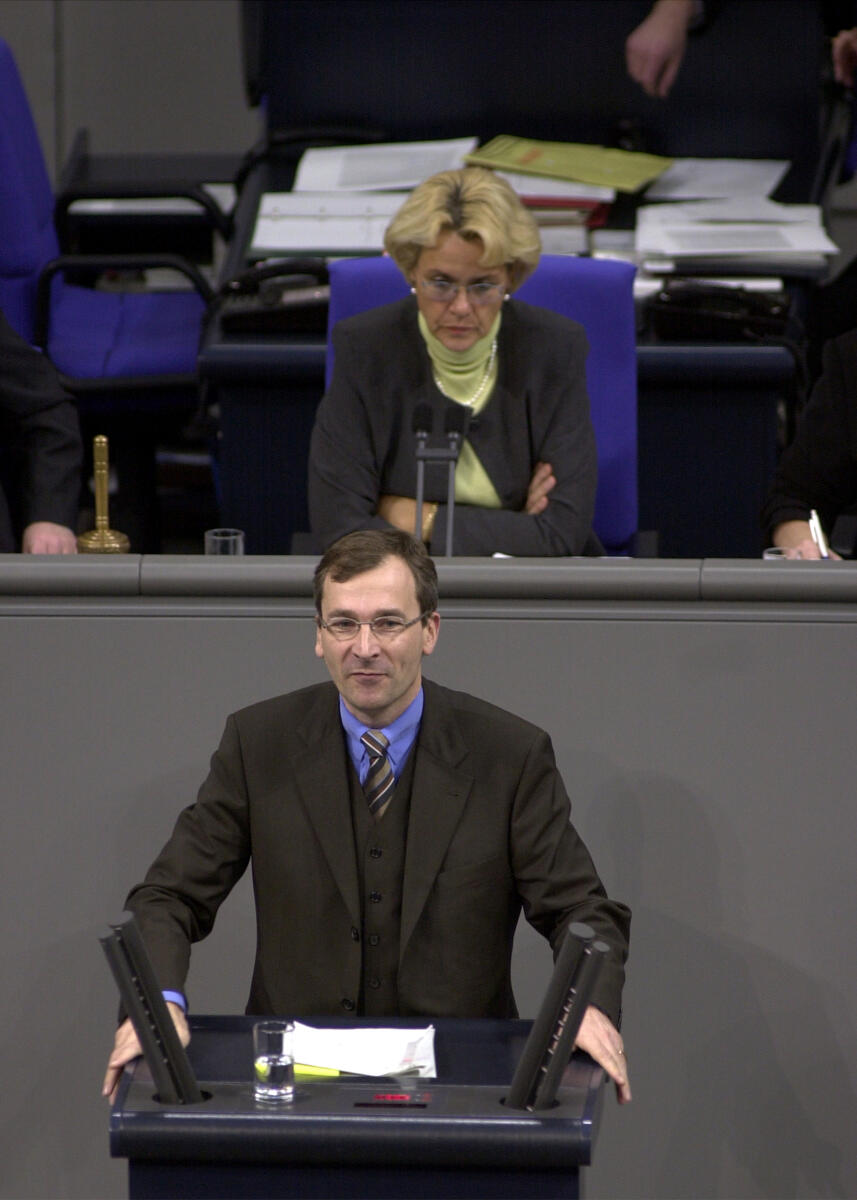 Volker Beck, Bündnis90/Die Grünen, MdB, Vorsitz: Bundestagsvizepräsidentin Dr. h.c. Susanne Kastner, 14. Bundestagssitzung, Thema: Einsetzung Untersuchungsausschuss,; Plenum, Rednerpult Beck, Volker; Kastner, Susanne Volker Beck, Bündnis90/Die Grünen, MdB, Vorsitz: Bundestagsvizepräsidentin Dr. h.c. Susanne Kastner, 14. Bundestagssitzung, Thema: Einsetzung Untersuchungsausschuss,; Plenum, Rednerpult