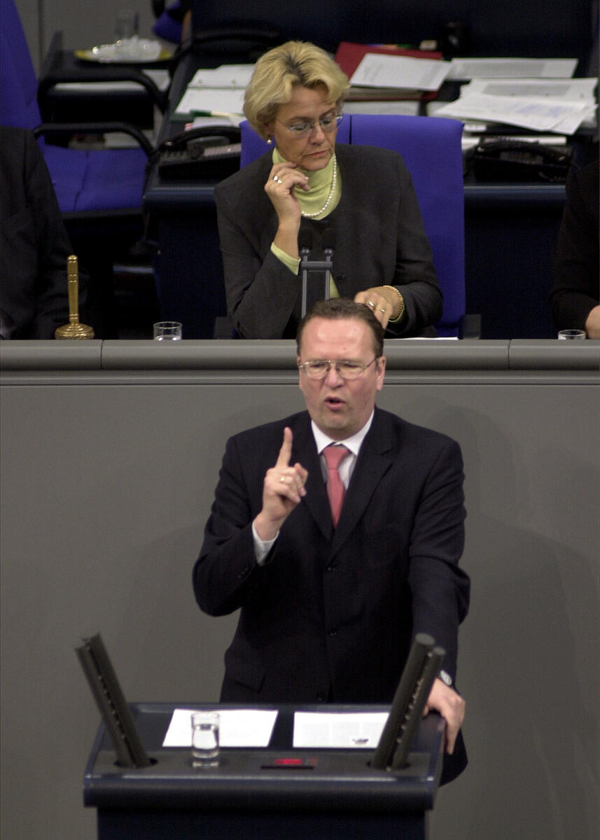 Dr. Rainer Wend, SPD, MdB, Vorsitz: Bundestagsvizepräsidentin Dr. h.c. Susanne Kastner, SPD, 14. Bundestagssitzung, Thema: Wirtschaft und Arbeit,; Plenum, Rednerpult Wend, Rainer; Kastner, Susanne Dr. Rainer Wend, SPD, MdB, Vorsitz: Bundestagsvizepräsidentin Dr. h.c. Susanne Kastner, SPD, 14. Bundestagssitzung, Thema: Wirtschaft und Arbeit,; Plenum, Rednerpult