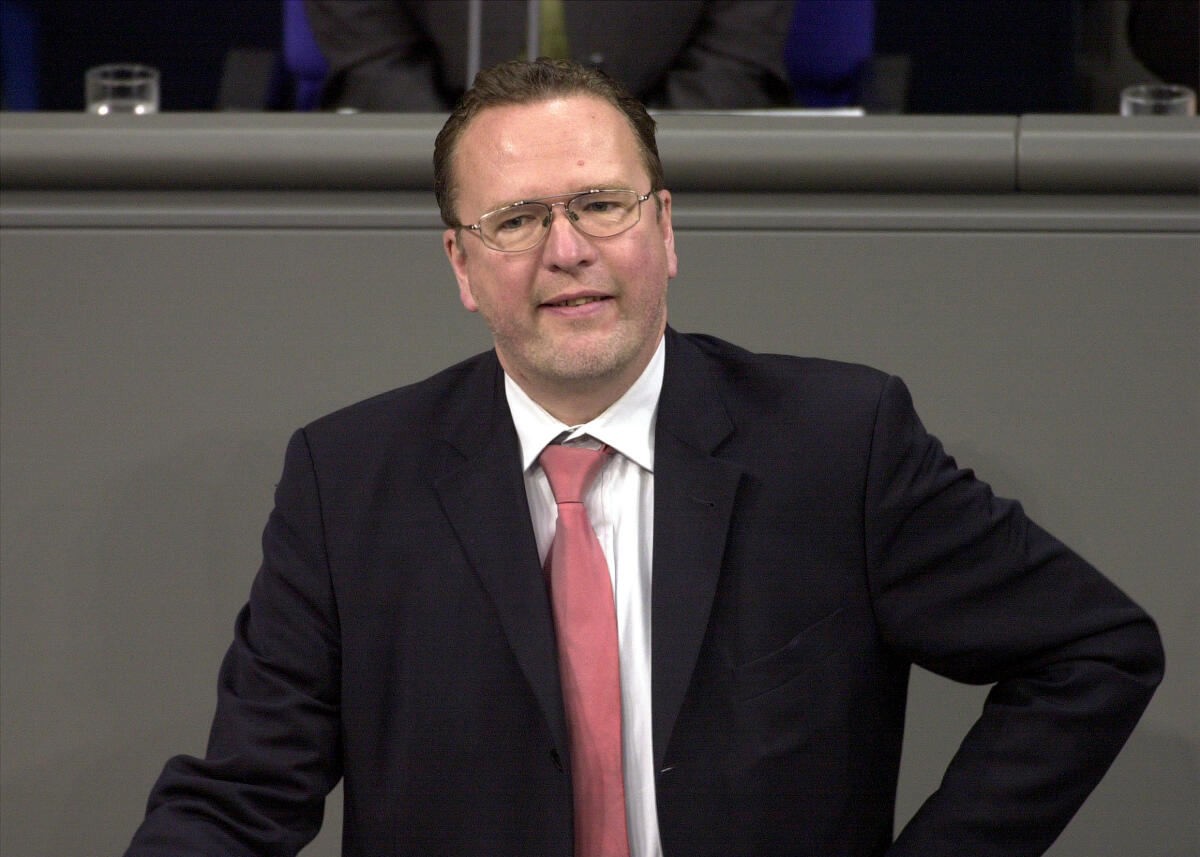 Dr. Rainer Wend, SPD, MdB, 14. Bundestagssitzung, Thema: Wirtschaft und Arbeit; Rede, Plenum, Abgeordneter, Bundestagsabgeordneter Wend, Rainer Dr. Rainer Wend, SPD, MdB, 14. Bundestagssitzung, Thema: Wirtschaft und Arbeit; Rede, Plenum, Abgeordneter, Bundestagsabgeordneter