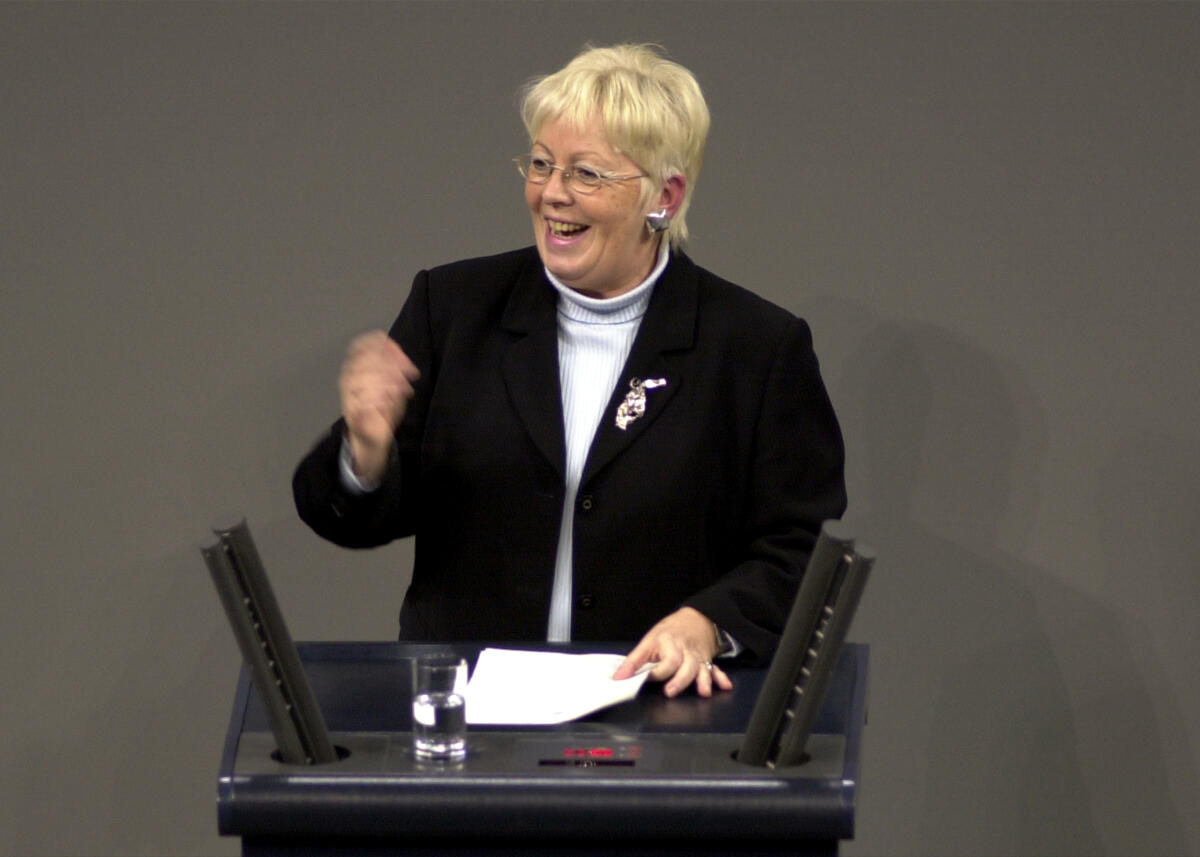Annette Faße, SPD, 14. Bundestagssitzung, Deutscher Bundestag; Rede, MdB, Bundestagsabgeordnete, Plenum Faße, Annette Annette Faße, SPD, 14. Bundestagssitzung, Deutscher Bundestag; Rede, MdB, Bundestagsabgeordnete, Plenum