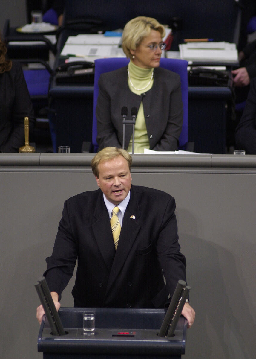 Dirk Niebel, FDP, Bundestagsvizepräsidentin Dr. h.c. Susanne Kastner, SPD, 14. Bundestagssitzung, Deutscher Bundestag; Rede, MdB, Bundestagssitzung, Plenum, Bundestagsabgeordneter Niebel, Dirk Dirk Niebel, FDP, Bundestagsvizepräsidentin Dr. h.c. Susanne Kastner, SPD, 14. Bundestagssitzung, Deutscher Bundestag; Rede, MdB, Bundestagssitzung, Plenum, Bundestagsabgeordneter