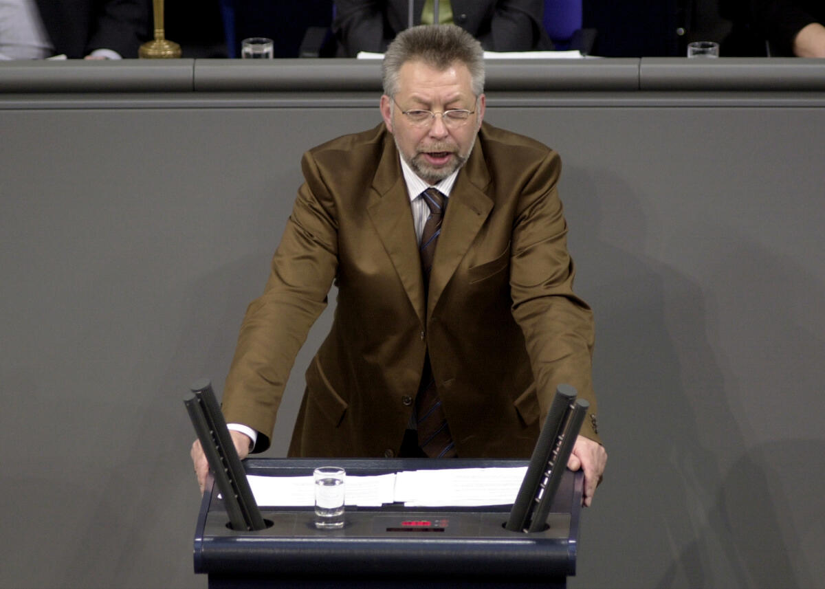 Klaus Brander, SPD, 14. Bundestagssitzung, Deutscher Bundestag; Rede, MdB, Bundestagsabgeordneter, Plenum Brandner, Klaus Klaus Brander, SPD, 14. Bundestagssitzung, Deutscher Bundestag; Rede, MdB, Bundestagsabgeordneter, Plenum