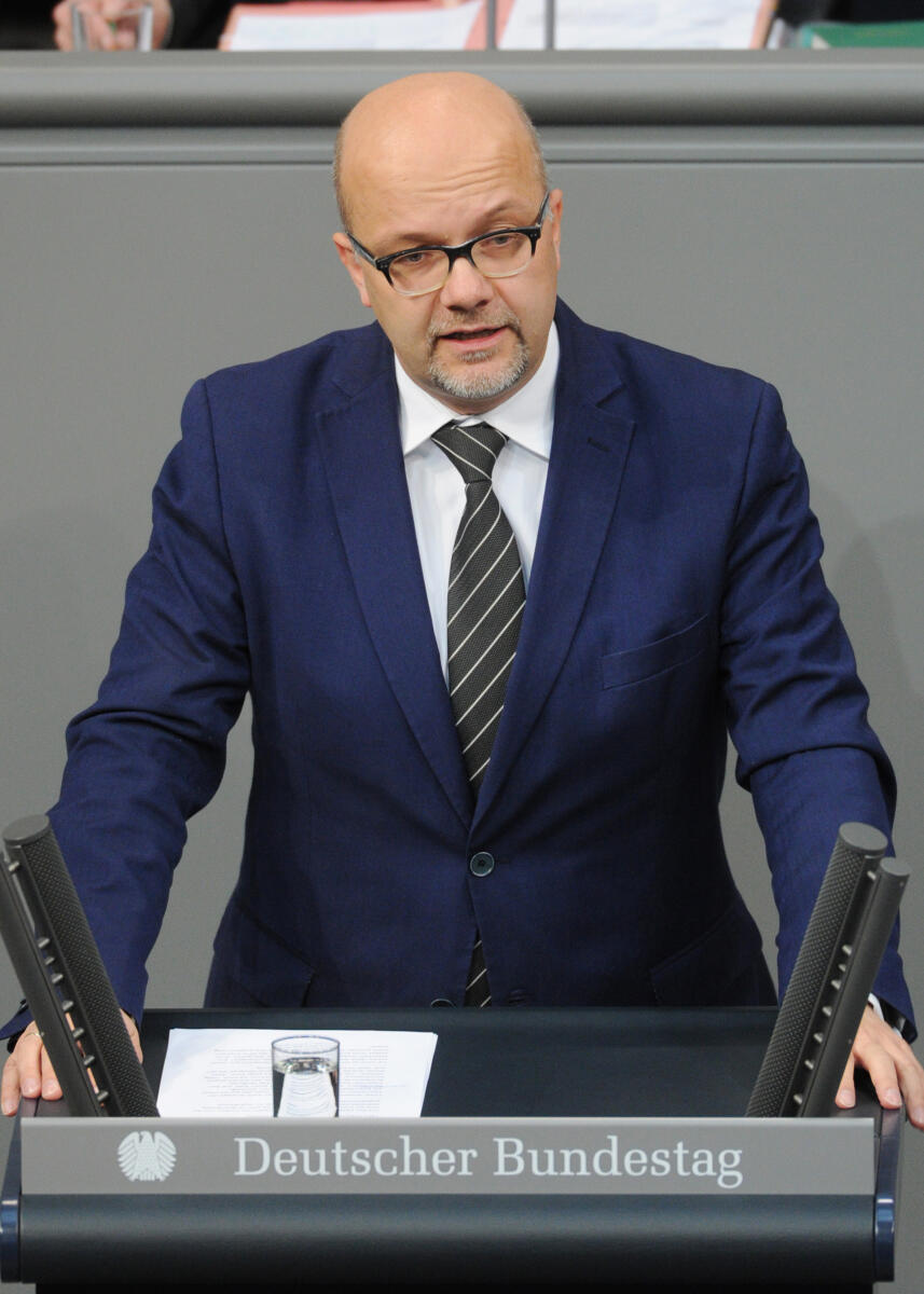 Felgentreu, Fritz Dr. Fritz Felgentreu, SPD, Bundestagsabgeordneter, Abgeordneter, Mitglied Deutscher Bundestag, MdB, Rede, 209. Sitzung, Top 4, Thema: Schutz von Kindern und Familien vor Armut, Redner 4.; Rednerpult.
