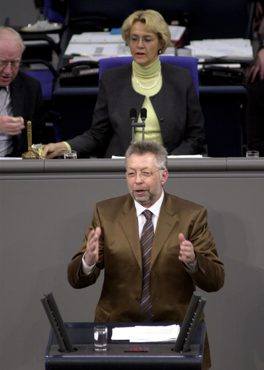 Klaus Brander, SPD, Bundestagsvizepräsidentin Dr. h.c. Susanne Kastner, SPD, 14. Bundestagssitzung, Deutscher Bundestag; Plenum, MdB, Bundestagsabgeordneter, Rede, Rednerpult Brandner, Klaus; Kastner, Susanne Klaus Brander, SPD, Bundestagsvizepräsidentin Dr. h.c. Susanne Kastner, SPD, 14. Bundestagssitzung, Deutscher Bundestag; Plenum, MdB, Bundestagsabgeordneter, Rede, Rednerpult