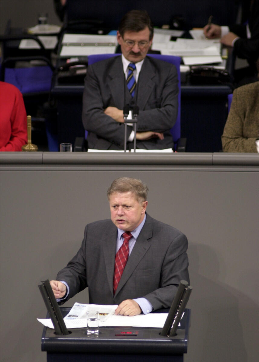 Dr. Klaus Lippold, CDU/CSU, Bundestagsvizepräsident Dr. Hermann Otto Solms, FDP,14. Bundestagssitzung, Deutscher Bundestag.; Plenum, MdB, Bundestagsabgeordneter, Rede, Rednerpult Lippold, Klaus W.; Solms, Hermann Otto Dr. Klaus Lippold, CDU/CSU, Bundestagsvizepräsident Dr. Hermann Otto Solms, FDP,14. Bundestagssitzung, Deutscher Bundestag.; Plenum, MdB, Bundestagsabgeordneter, Rede, Rednerpult