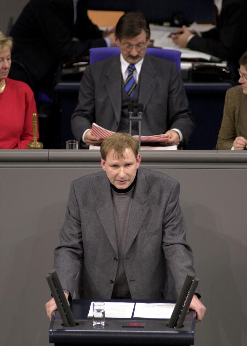 Peter Hettlich, Bündnis90/Die Grünen, Bundestagsvizepräsident Dr. Hermann Otto Solms, FDP,14. Bundestagssitzung, Deutscher Bundestag; Plenum, MdB, Bundestagsabgeordneter, Rede, Rednerpult Hettlich, Peter Peter Hettlich, Bündnis90/Die Grünen, Bundestagsvizepräsident Dr. Hermann Otto Solms, FDP,14. Bundestagssitzung, Deutscher Bundestag; Plenum, MdB, Bundestagsabgeordneter, Rede, Rednerpult