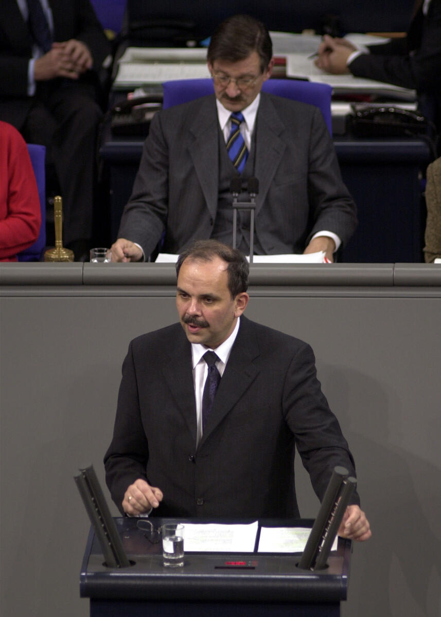 Dr. Michael Luther, CDU/CSU, Bundestagsvizepräsident Dr. Hermann Otto Solms, FDP,14. Bundestagssitzung, Deutscher Bundestag.; Plenum, MdB, Bundestagsabgeordneter, Rede, Rednerpult Luther, Michael Dr. Michael Luther, CDU/CSU, Bundestagsvizepräsident Dr. Hermann Otto Solms, FDP,14. Bundestagssitzung, Deutscher Bundestag.; Plenum, MdB, Bundestagsabgeordneter, Rede, Rednerpult