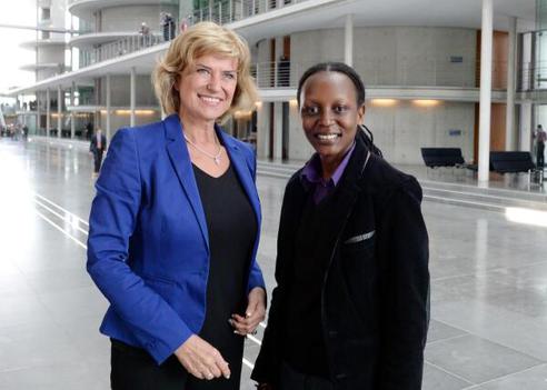 Wöhrl, Dagmar G.; Nabagesera, Kasha Jacqueline Paul-Löbe-Haus, Innenansicht