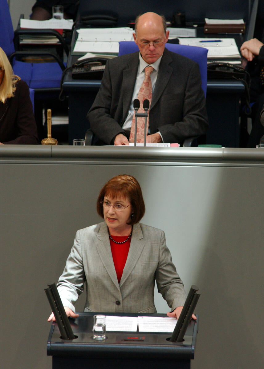 Evers-Meyer, Karin; Lammert, Norbert Karin Evers-Meyer, SPD, Vorsitz: Bundestagsvizepräsident Dr. Norbert Lammert, CDU/CSU, Deutscher Bundestag.; Rede, Plenum, Bundestagsabgeordnete