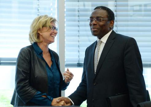 Wöhrl, Dagmar G.; Sambo, Luis Gomes Paul-Löbe-Haus, Sitzungssaal