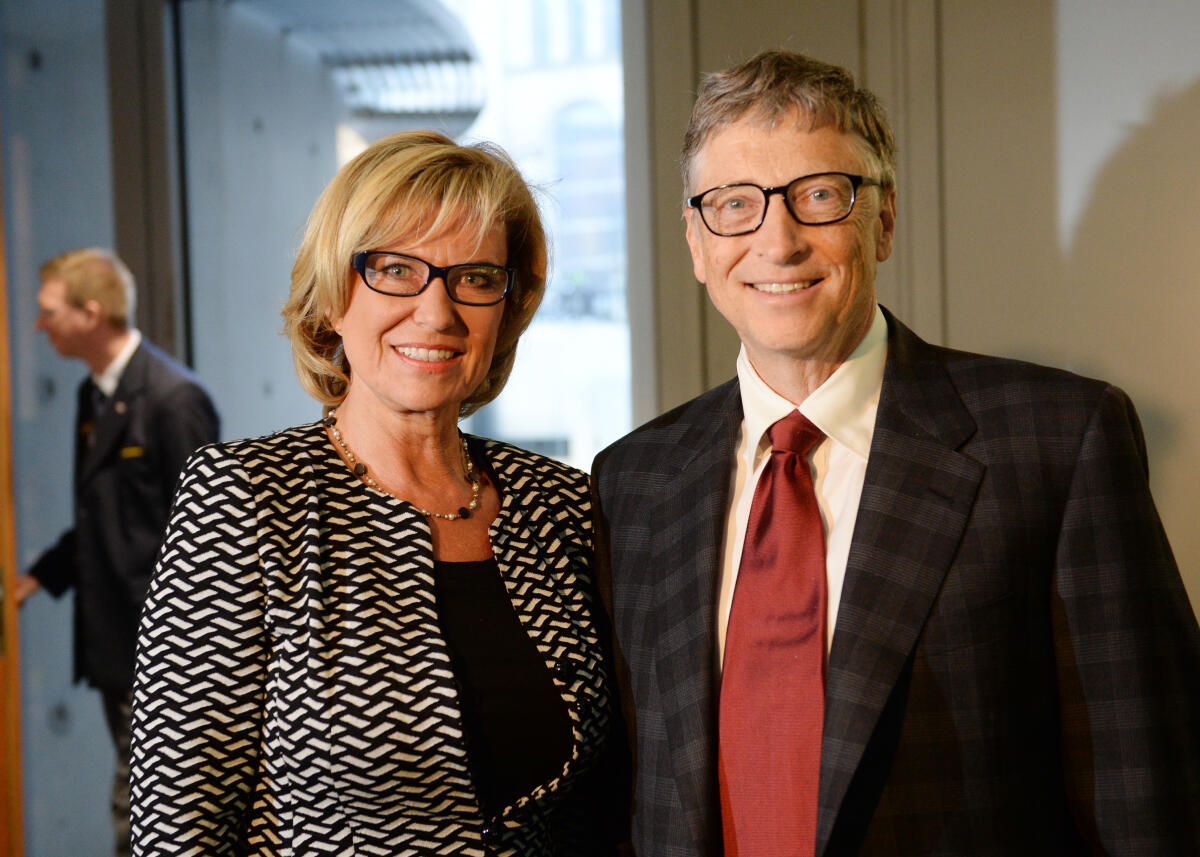 Wöhrl, Dagmar G.; Gates, Bill Bill Gates ist zu Gast im Ausschuss des Deutschen Bundestages für wirtschaftliche Zusammenarbeit und Entwicklung. Dagmar G. Wöhrl, CDU/CSU, Vorsitzende des Ausschusses, leitet die Sitzung.