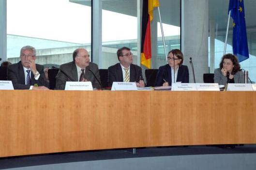 Reimann, Carola; Schaar, Peter; Widmann-Mauz, Annette; Bachmeier, Roland; Bayer-Helms, Frank-Peter Paul-Löbe-Haus, Sitzungssaal