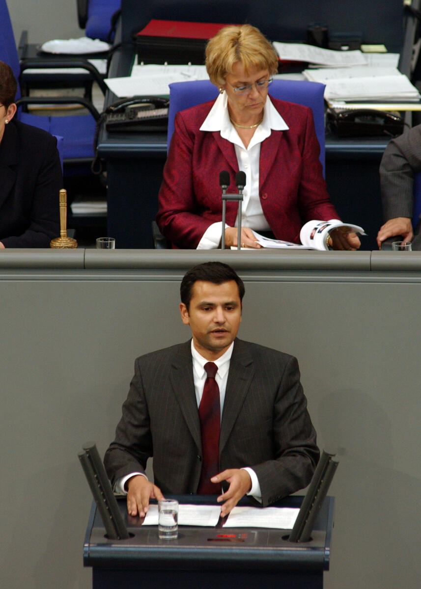 Edathy, Sebastian; Kastner, Susanne Sebastian Edathy, SPD, MdB, Rede im Deutschen Bundestag, Vorsitz: Bundestagsvizepräsidentin Dr. h.c. Susanne Kastner, SPD