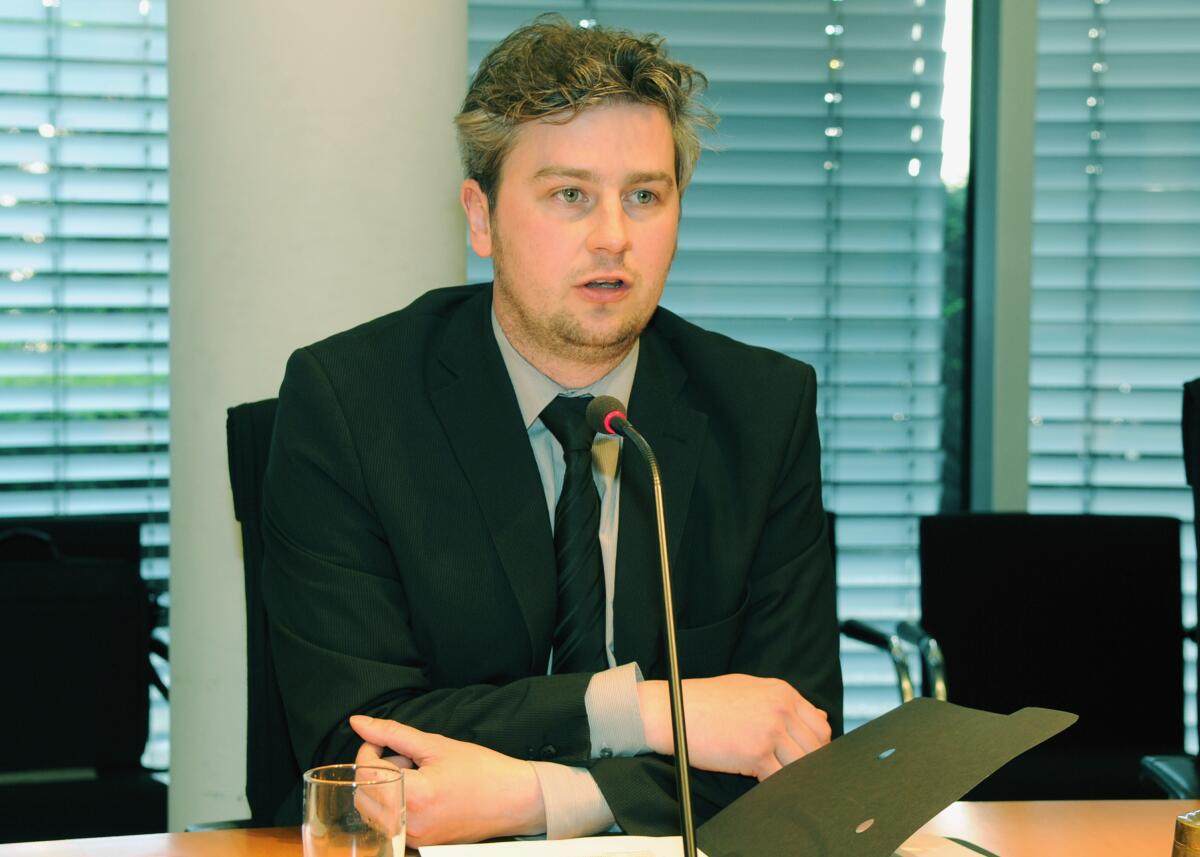 Blumenthal, Sebastian Sebastian Blumenthal, FDP, Vorsitzender des Unterausschusses des Deutschen Bundestages für Neue Medien, leitet mit Beteiligung von Sachverständigen zu dem Thema  "Existenzgründungen in der IT-Branche" eine Ausschusssitzung.