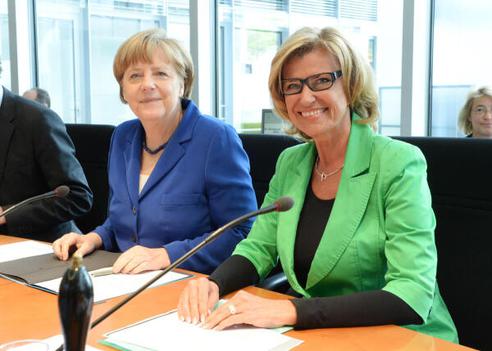 Wöhrl, Dagmar G.; Merkel, Angela Paul-Löbe-Haus, Sitzungssaal