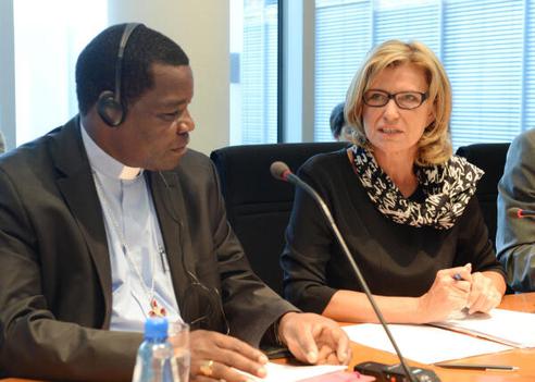 Wöhrl, Dagmar G.; Kussala, Hiiboro Paul-Löbe-Haus, Sitzungssaal