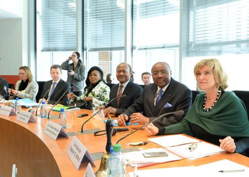 Wöhrl, Dagmar G.; Mbonjo, Pierre Moukoko Paul-Löbe-Haus, Sitzungssaal