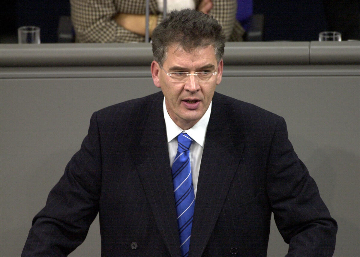 Dr. Gerd Müller, CDU/CSU, MdB, 13. Bundestagssitzung, Deutscher Bundestag; Rede, Plenum, Bundestagsabgeordneter, Abgeordneter Müller, Gerd Dr. Gerd Müller, CDU/CSU, MdB, 13. Bundestagssitzung, Deutscher Bundestag; Rede, Plenum, Bundestagsabgeordneter, Abgeordneter