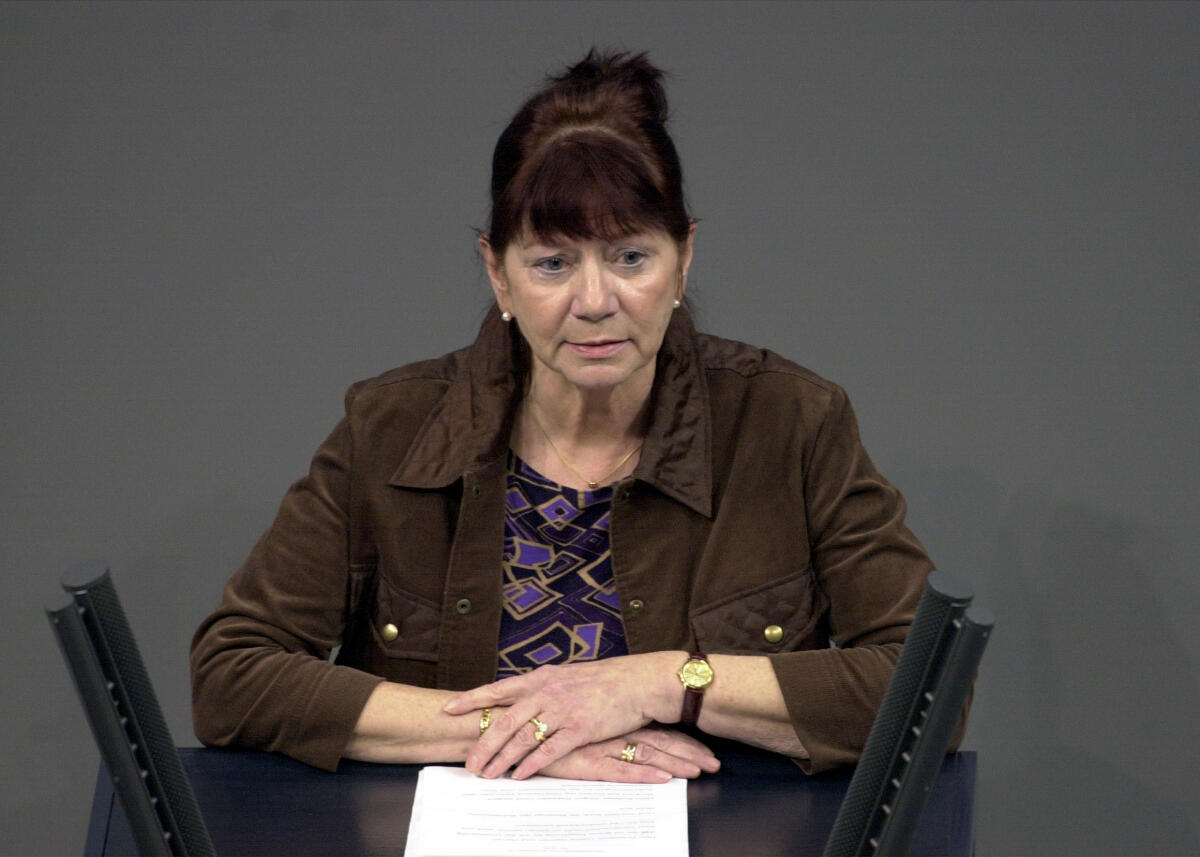 Helga Daub, FDP, MdB, 13. Bundestagssitzung, Deutscher Bundestag; Rede, Plenum, Bundestagsabgeordnete, Abgeordnete Daub, Helga Helga Daub, FDP, MdB, 13. Bundestagssitzung, Deutscher Bundestag; Rede, Plenum, Bundestagsabgeordnete, Abgeordnete