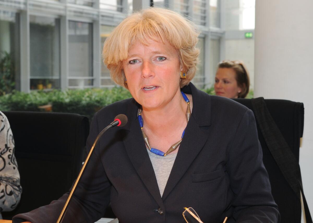 Monika Grütters, CDU/CSU, Ausschussvorsitzende des Ausschusses des Deutschen Bundestages für Kultur und Medien, leitet die Ausschusssitzung, an der auch Bundestagspräsident Prof. Dr. Norbert Lammert, CDU/CSU, teilnimmt. Grütters, Monika Monika Grütters, CDU/CSU, Ausschussvorsitzende des Ausschusses des Deutschen Bundestages für Kultur und Medien, leitet die Ausschusssitzung, an der auch Bundestagspräsident Prof. Dr. Norbert Lammert, CDU/CSU, teilnimmt.