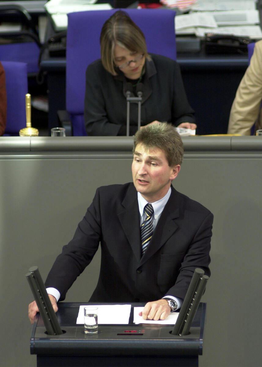 Dr. Andreas Pinkwart, FDP, MdB, Rede im Deutschen Bundestag, Vorsitz: Bundestagsvizepräsident Dr. Antje Vollmer, Bündnis90/Die Grünen.; Plenum, Rednerpult Pinkwart, Andreas; Vollmer, Antje Dr. Andreas Pinkwart, FDP, MdB, Rede im Deutschen Bundestag, Vorsitz: Bundestagsvizepräsident Dr. Antje Vollmer, Bündnis90/Die Grünen.; Plenum, Rednerpult