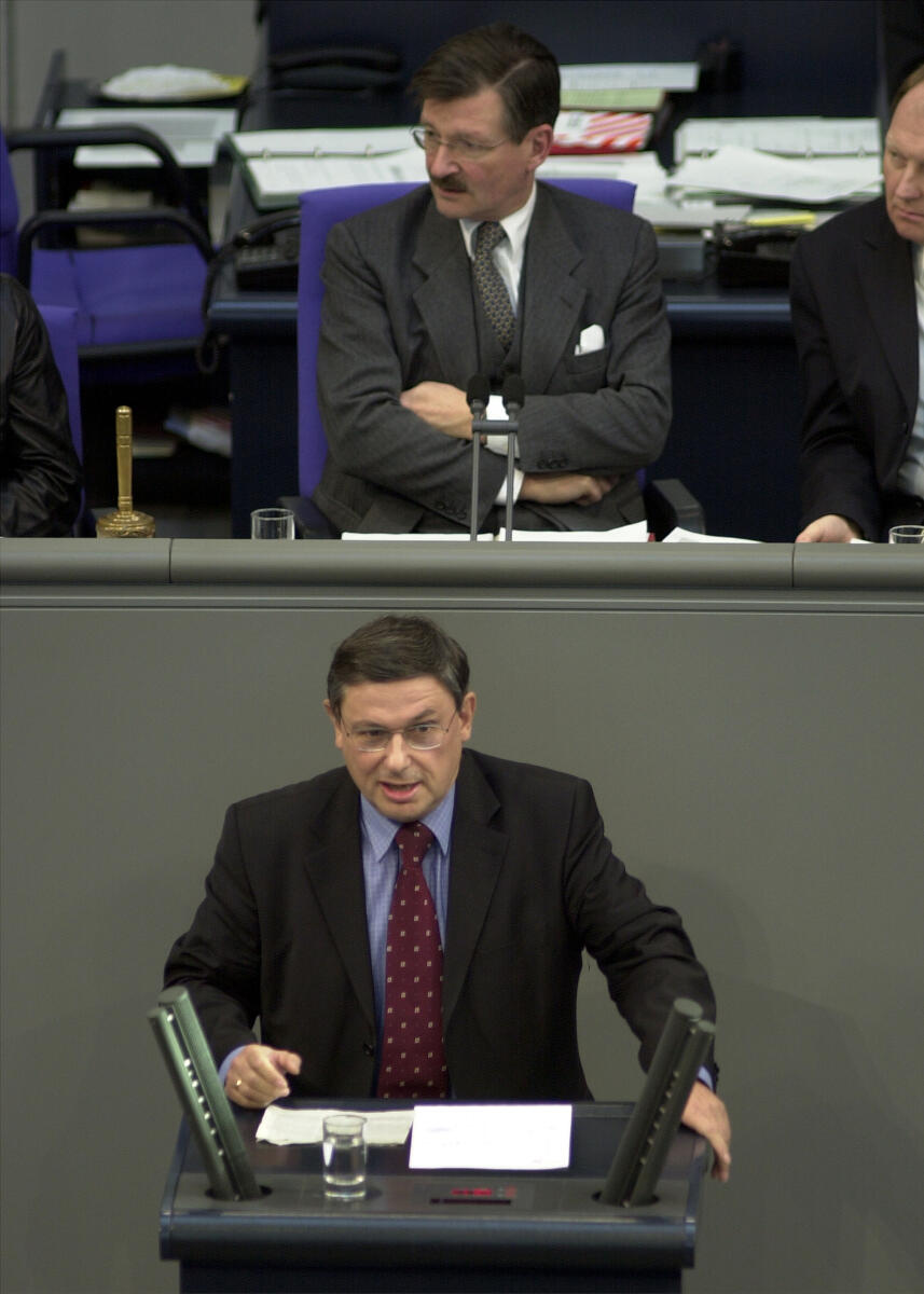 Dr. Christoph Zöpel, SPD, MdB, Rede im Deutschen Bundestag, Vorsitz: Bundestagsvizepräsident Dr. Herman Otto Solms, FDP.; Plenum, Rednerpult Zöpel, Christoph; Solms, Hermann Otto Dr. Christoph Zöpel, SPD, MdB, Rede im Deutschen Bundestag, Vorsitz: Bundestagsvizepräsident Dr. Herman Otto Solms, FDP.; Plenum, Rednerpult