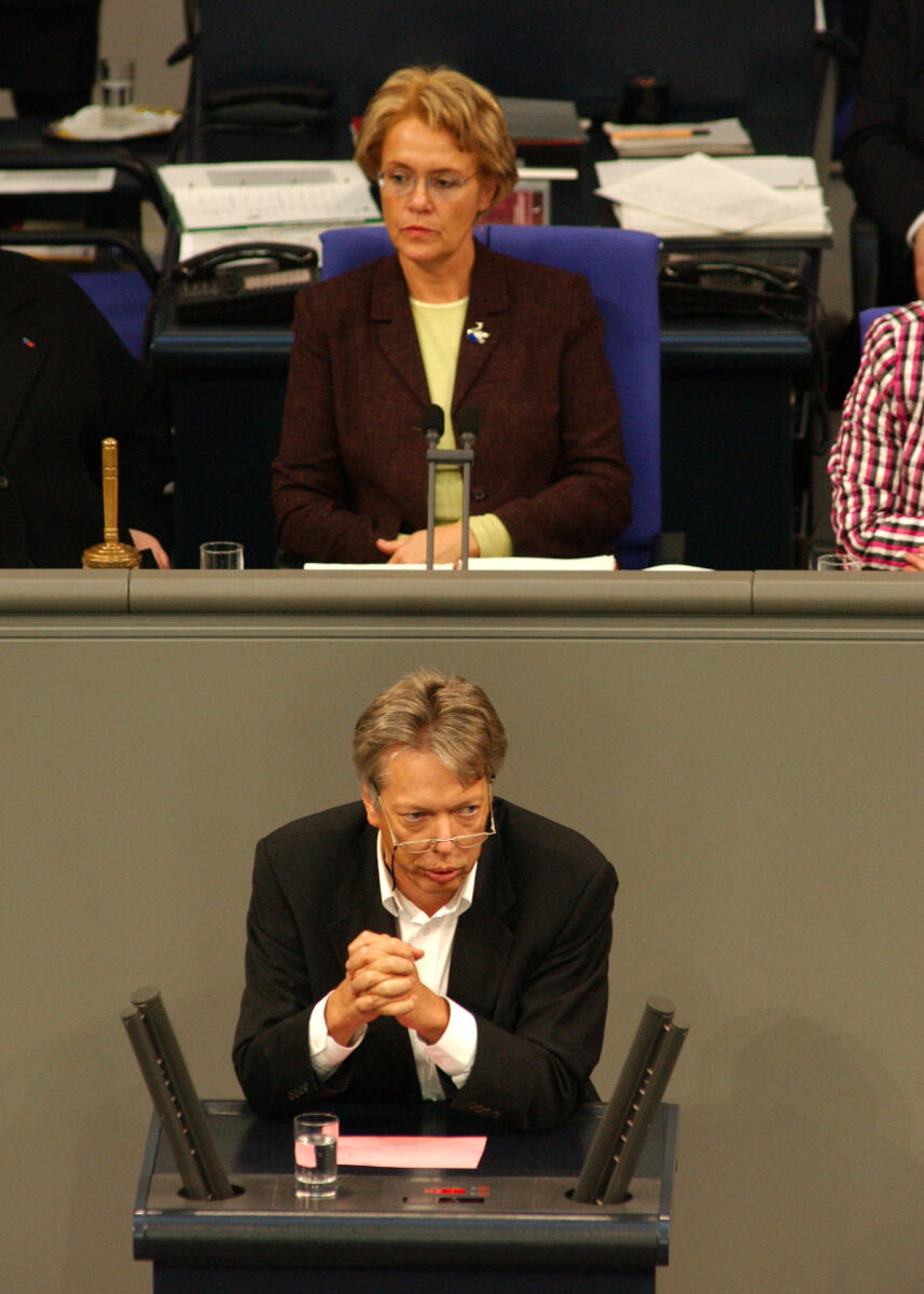 Ernst Dieter Rossmann, SPD, MdB, Rede im Deutschen Bundestag, Vorsitz: Bundestagsvizepräsidentin Dr. h.c. Susanne Kastner, SPD; Plenum, Rednerpult Rossmann, Ernst Dieter; Kastner, Susanne Ernst Dieter Rossmann, SPD, MdB, Rede im Deutschen Bundestag, Vorsitz: Bundestagsvizepräsidentin Dr. h.c. Susanne Kastner, SPD; Plenum, Rednerpult