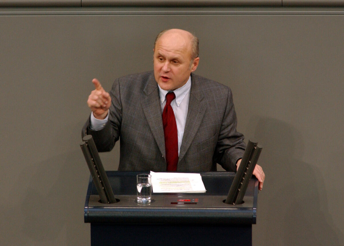 Schmitt, Heinz Heinz Schmitt, SPD, MdB, Rede im Deutschen Bundestag, Vorsitz: Bundestagsvizepräsidentin Dr. h.c. Susanne Kastner, SPD.; Plenum, Rednerpult