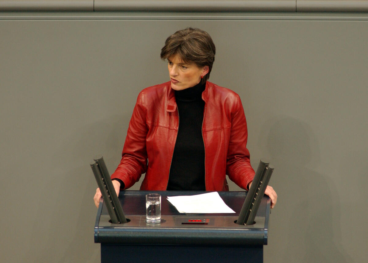Ute Berg, SPD, MdB, Rede im Deutschen Bundestag.; Plenum, Rednerpult Berg, Ute Ute Berg, SPD, MdB, Rede im Deutschen Bundestag.; Plenum, Rednerpult