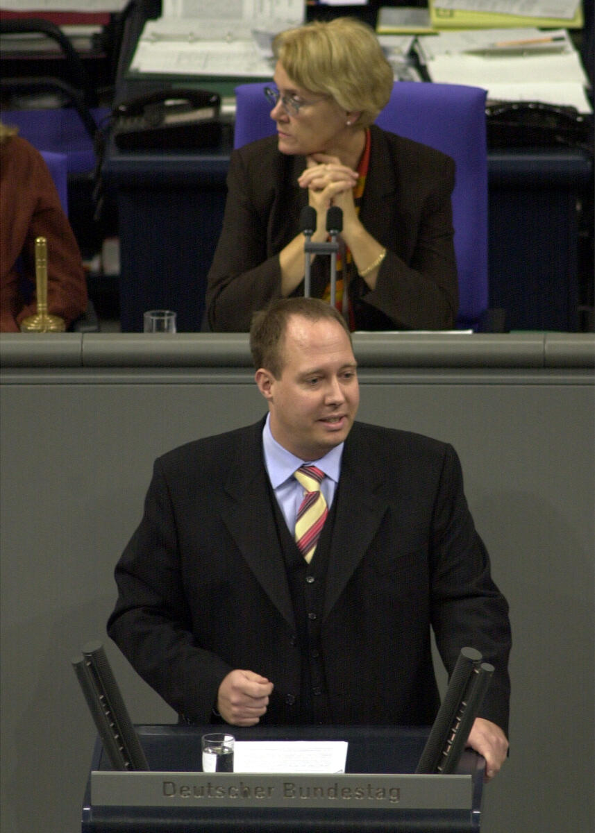 Braun, Helge; Kastner, Susanne Helge Braun,CDU/CSU, MdB, Rede im Deutschen Bundestag, Vorsitz: Bundestagsvizepräsidentin Dr. h. c. Susanne Kastner, SPD.; Plenum, Rednerpult
