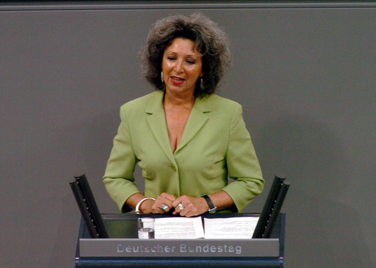Gradistanac, Renate Renate Gradistanac, SPD, MdB, Rede im Deutschen Bundestag.; Plenum, Rednerpult